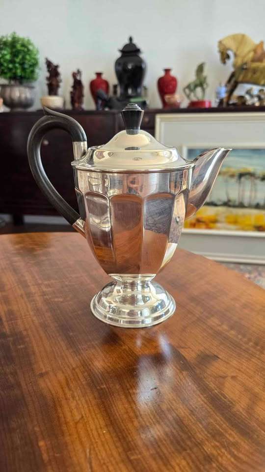 ANTIQUE Sheffield Silver Plated (A1 - excellent quality) Tea and Coffee Set.