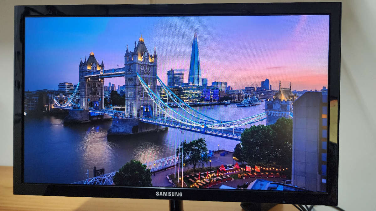 Samsung LS19F350HN 18.5" (16:9) 1366x768 resolution LED backlit Monitor, VGA Port
