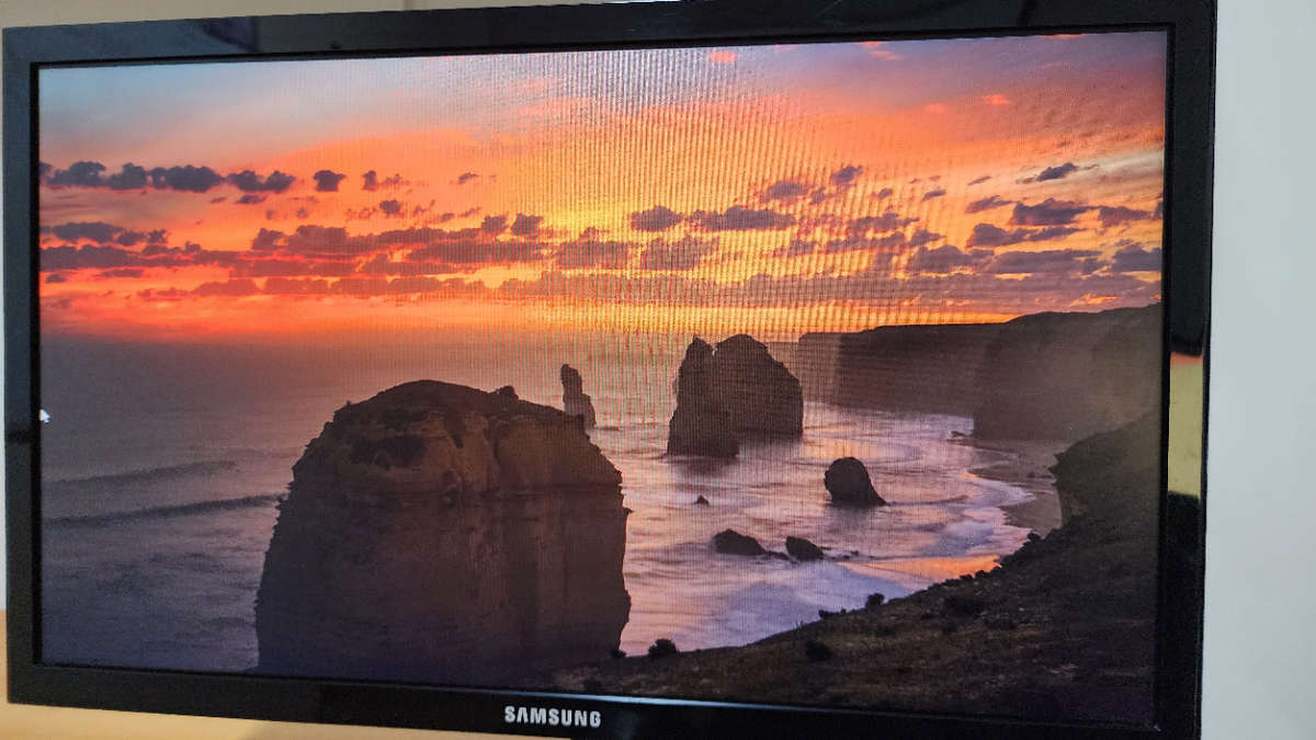 Samsung LS19F350HN 18.5" (16:9) 1366x768 resolution LED backlit Monitor, VGA Port