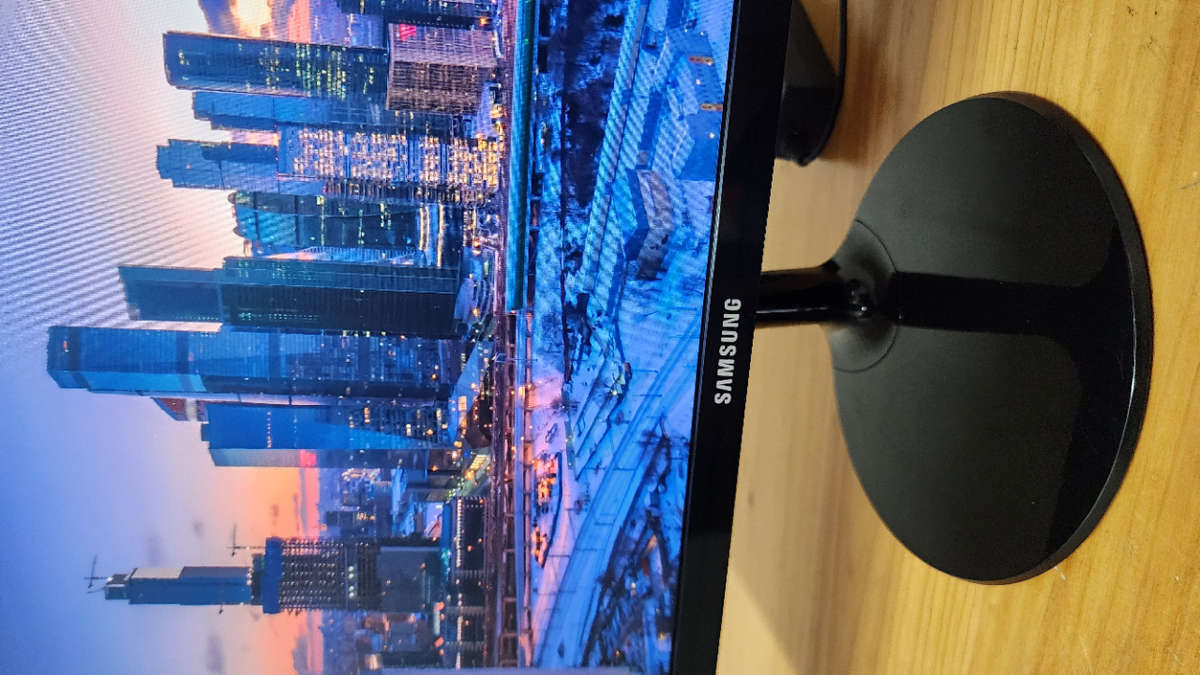 Samsung LS19F350HN 18.5" (16:9) 1366x768 resolution LED backlit Monitor, VGA Port