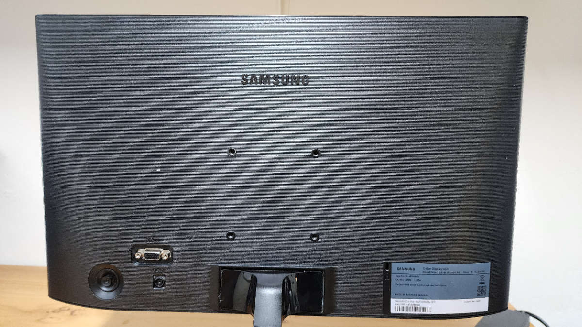 Samsung LS19F350HN 18.5" (16:9) 1366x768 resolution LED backlit Monitor, VGA Port