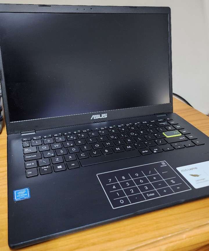 One Lot containing 2 x Asus Notebooks (Semi-Working) - See Description