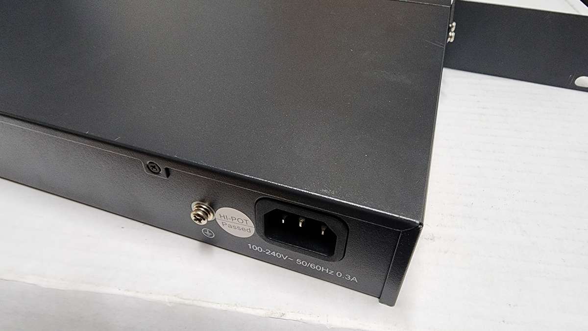 One lot of Networking Equipment (Routers / Switches) ***READ DESCRIPTION***