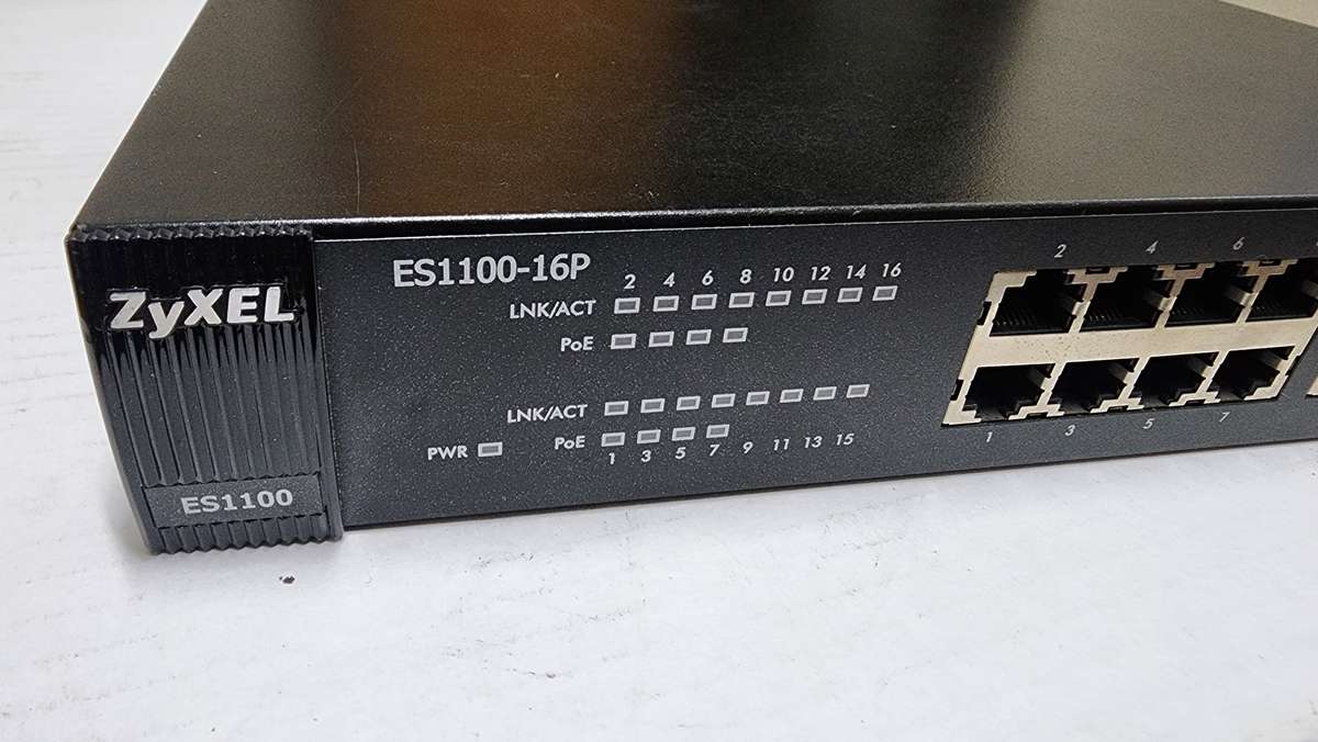 One lot of Networking Equipment (Routers / Switches) ***READ DESCRIPTION***