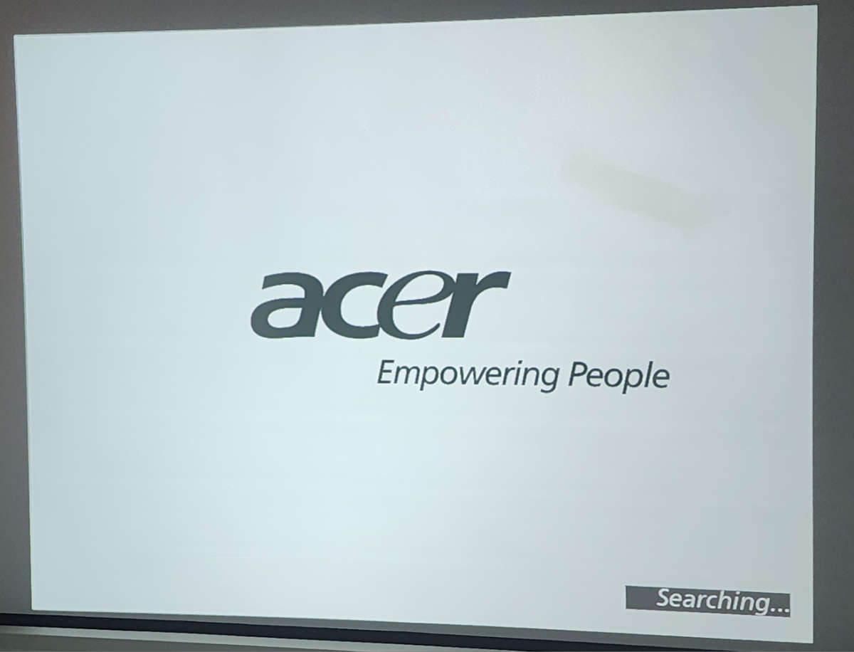 Acer PD523 XGA DLP Projector (2400 Lumens)