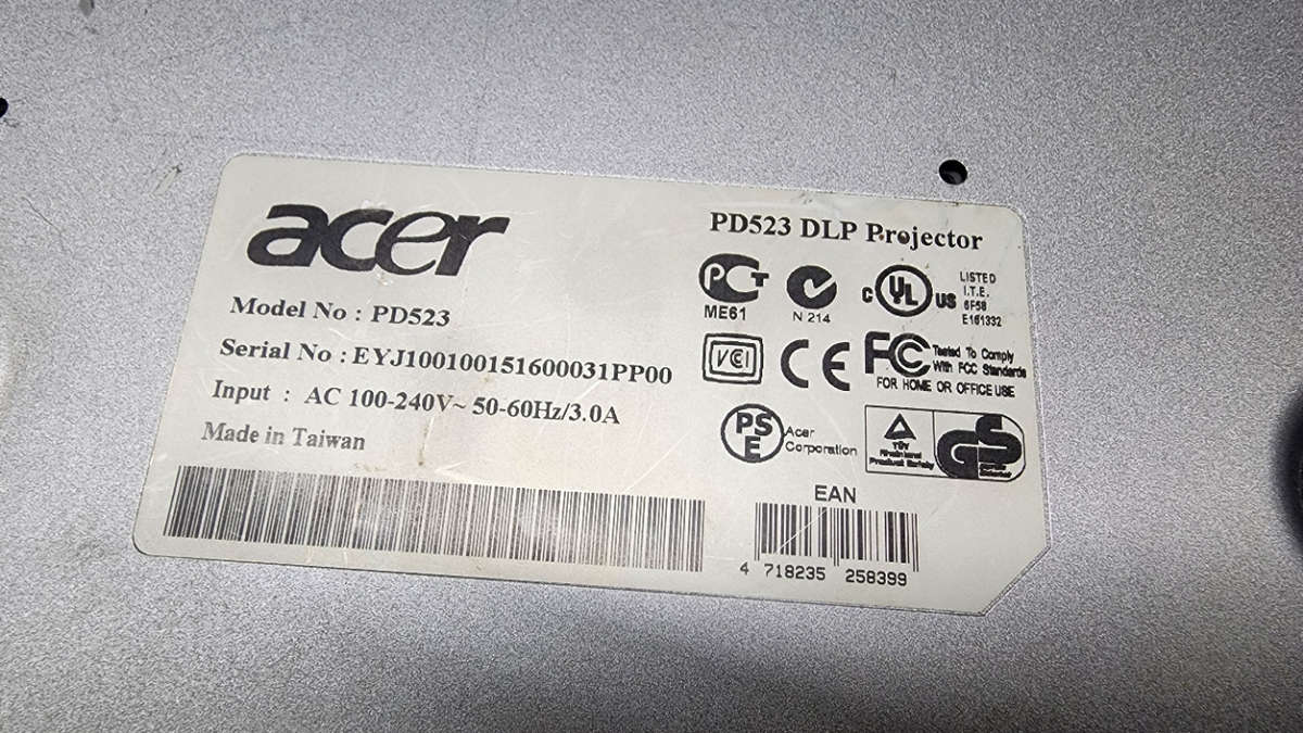 Acer PD523 XGA DLP Projector (2400 Lumens)