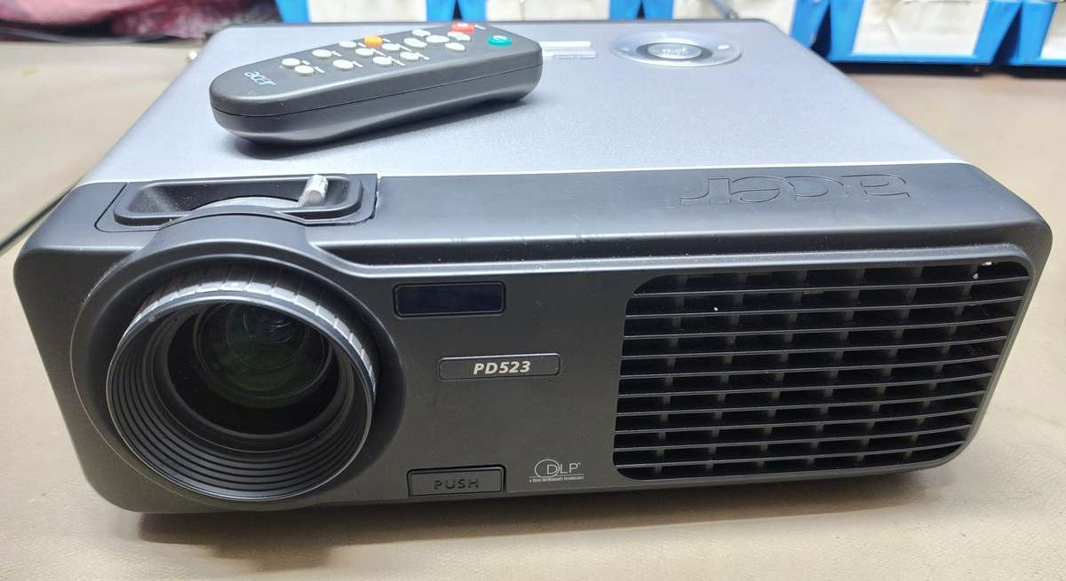 Acer PD523 XGA DLP Projector (2400 Lumens)