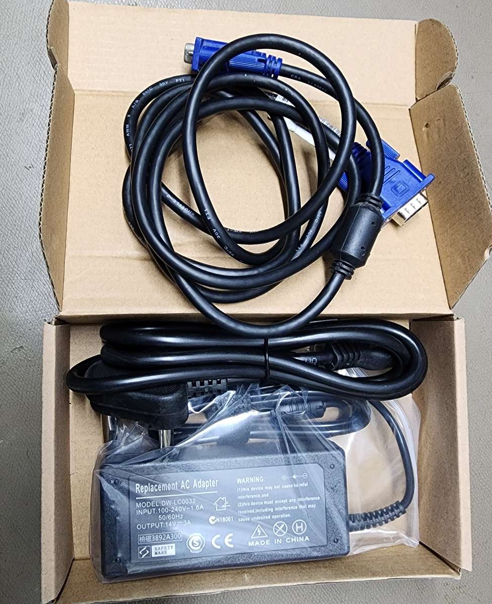 Samsung S19D300NY  18.5" (16:9) 1366x768 resolution LED backlit Monitor, VGA Port (BLACK)