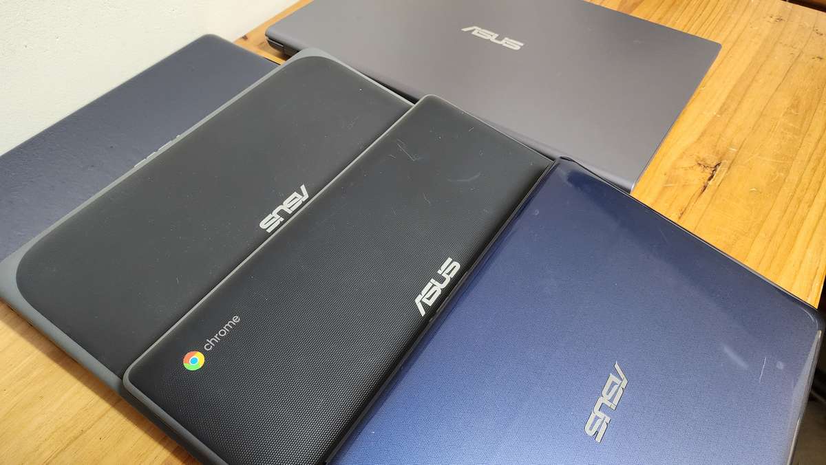 One Lot containing 5 x Asus Notebooks (See Details)