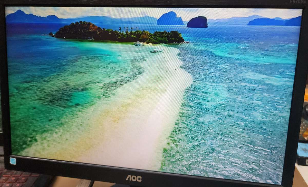 2 x Working LCD Monitors (One Lot) - Samsung & AOC