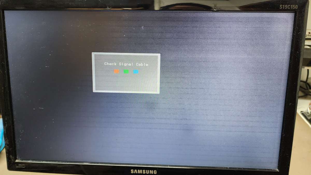 4 x Samsung LED Monitors (One Lot) / Some Faults