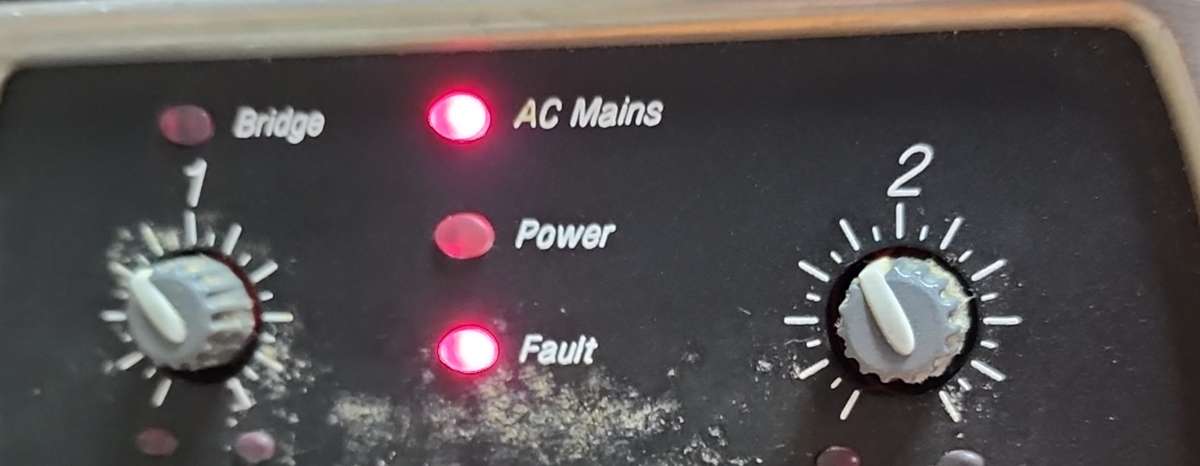 Crown XS500 2-Channel Power Amplifier  *** Read Description - Protect Mode Fault ***