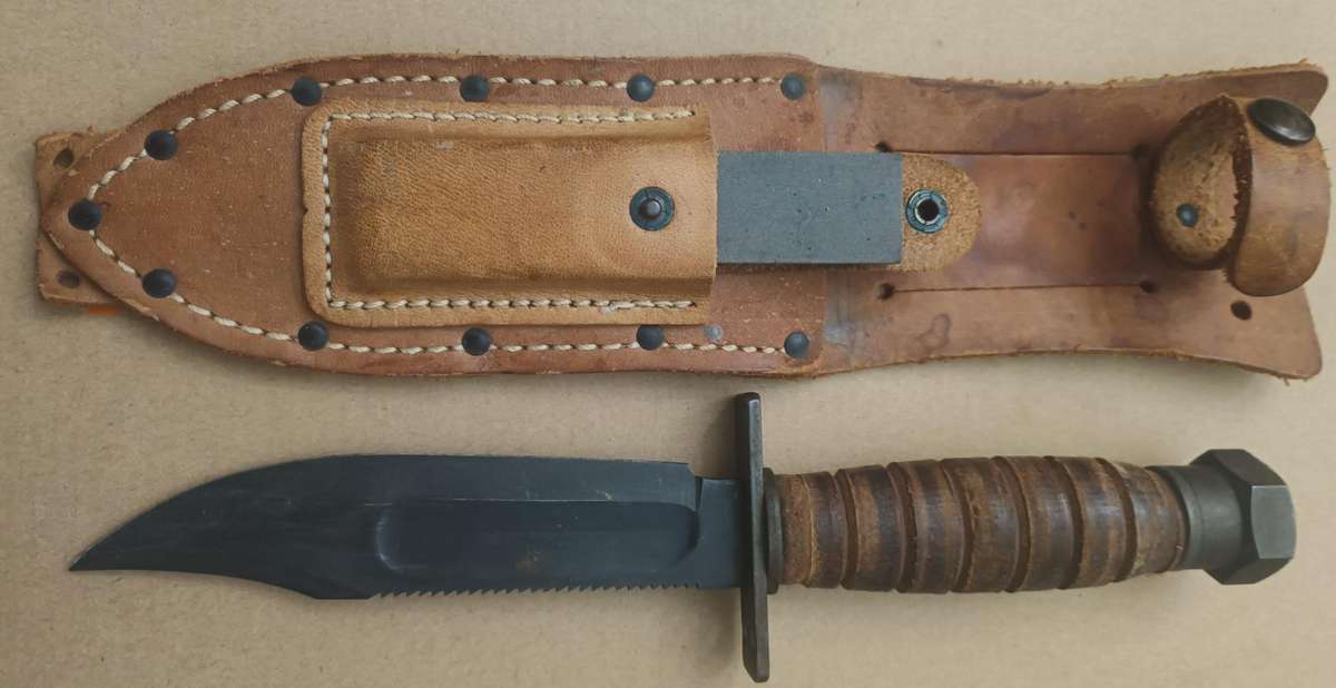 1967 CAMILLUS NY PILOTS SURVIVAL KNIFE