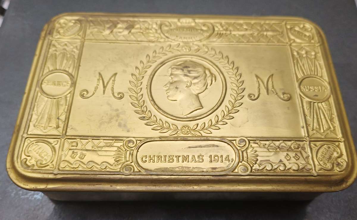 WW1 CHRISTMAS TIN WITH BULLET PENCIL - VG CONDITION