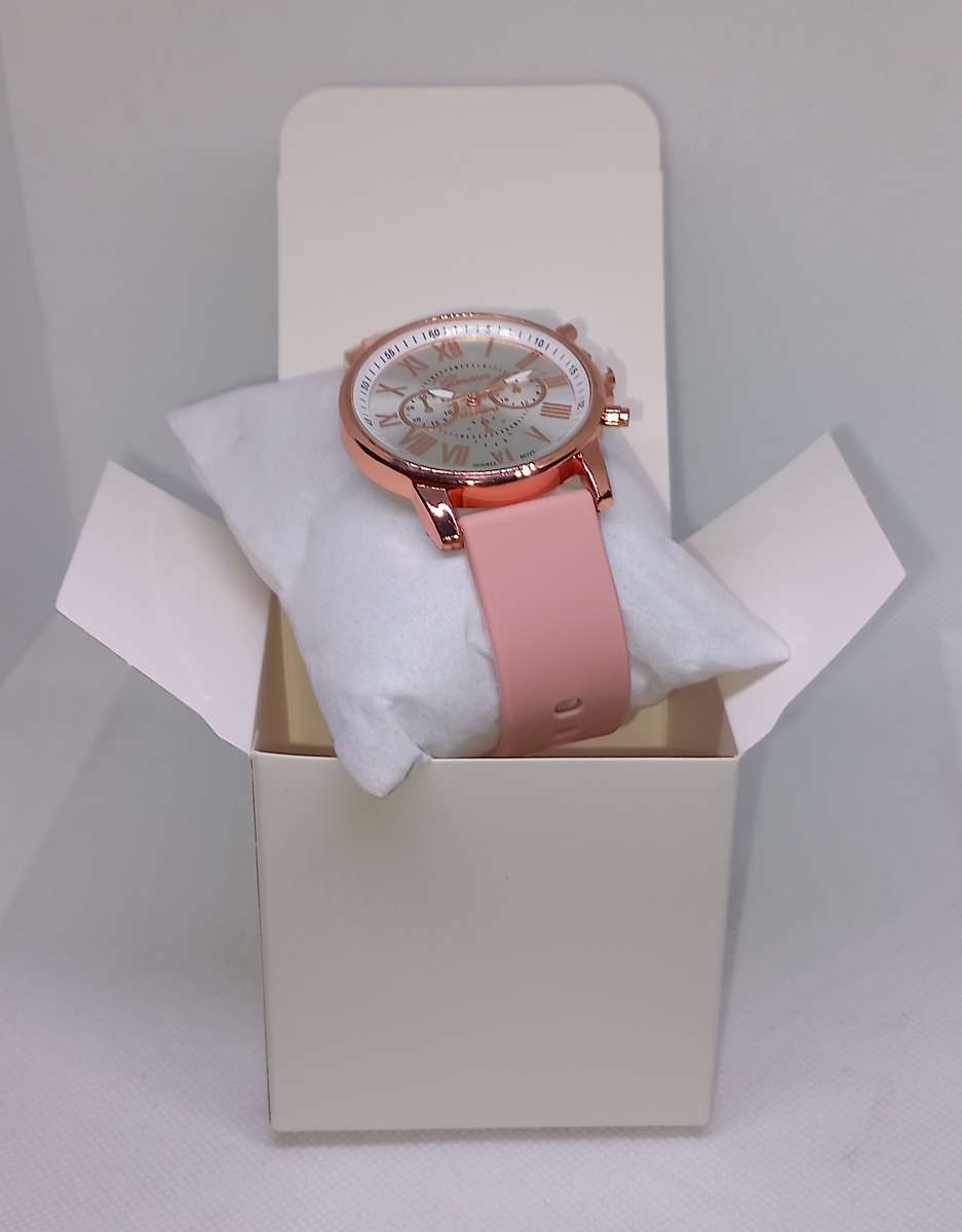 Rose gold color fashion watch