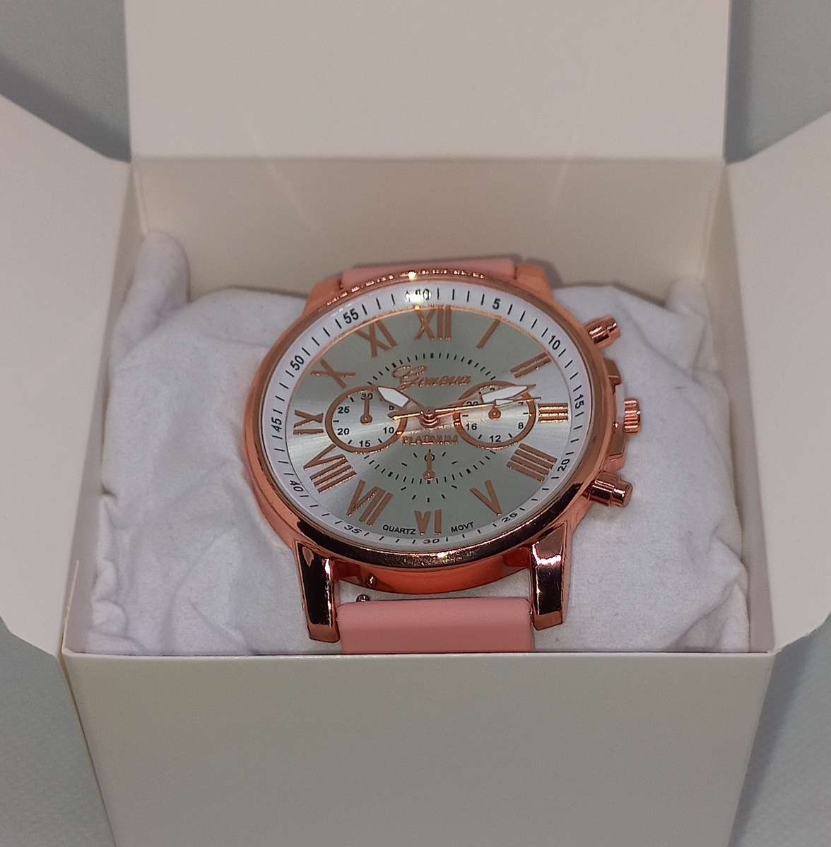 Rose gold color fashion watch