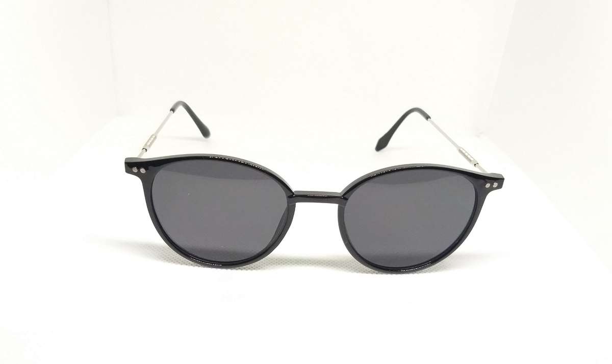 Womans sunglasses  in flowery neoprene zip bag