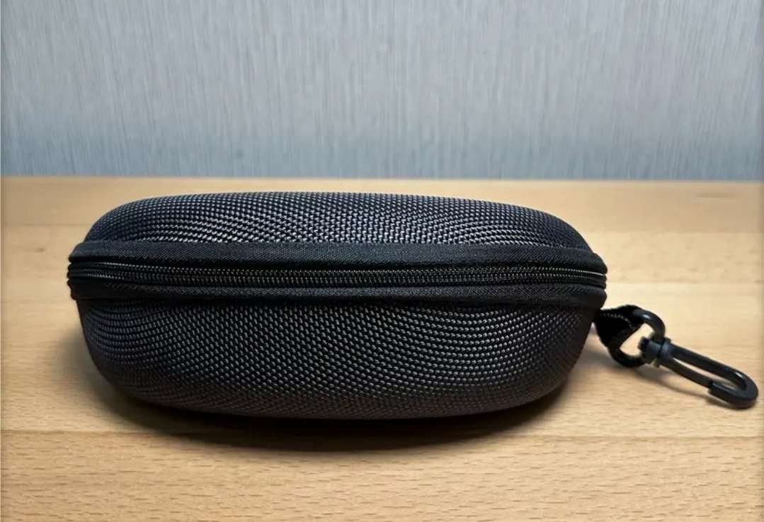 Polarized unisex sport sunglasses and protective case