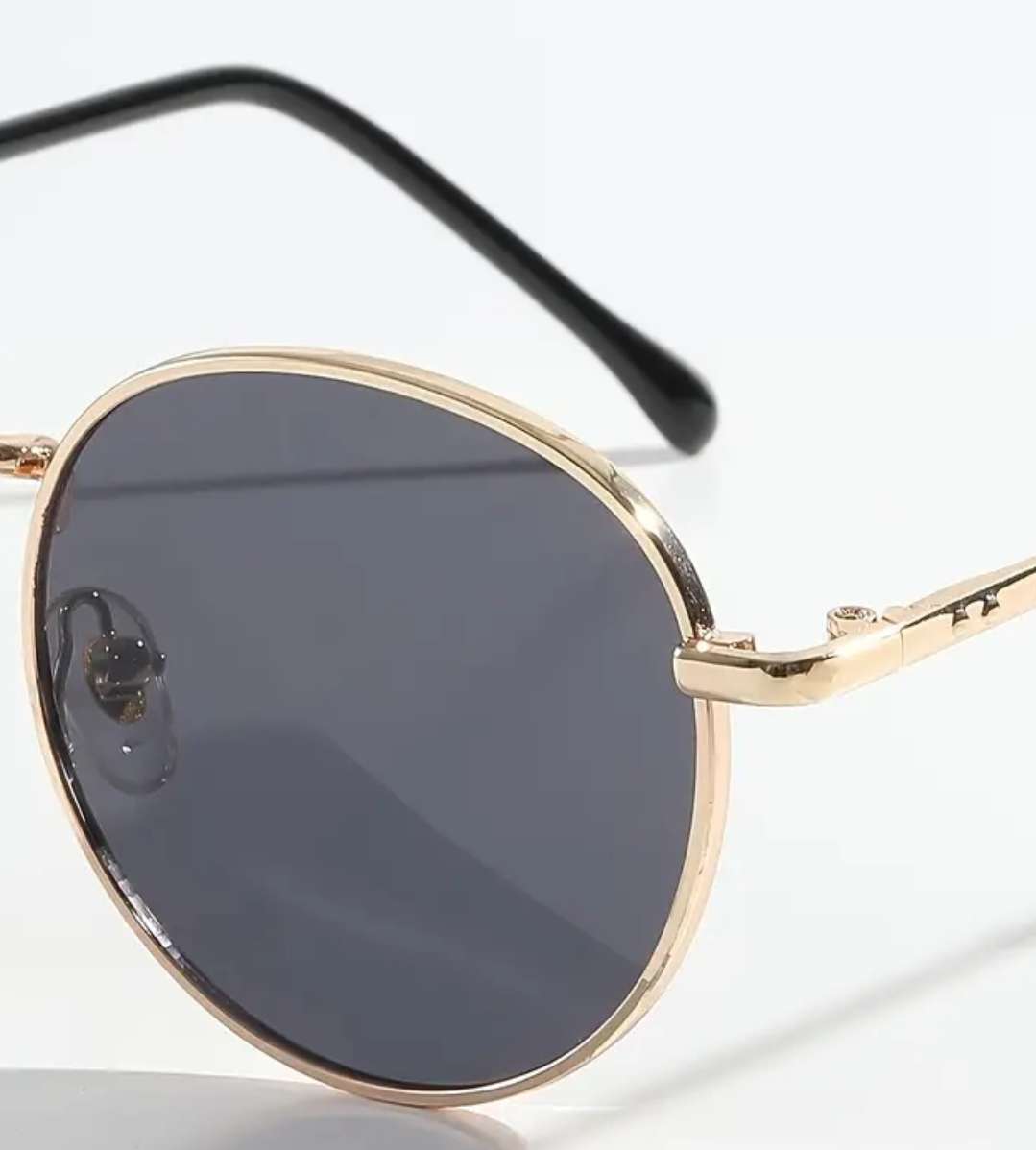 Round metal fashion sunglasses in PU soft leather case