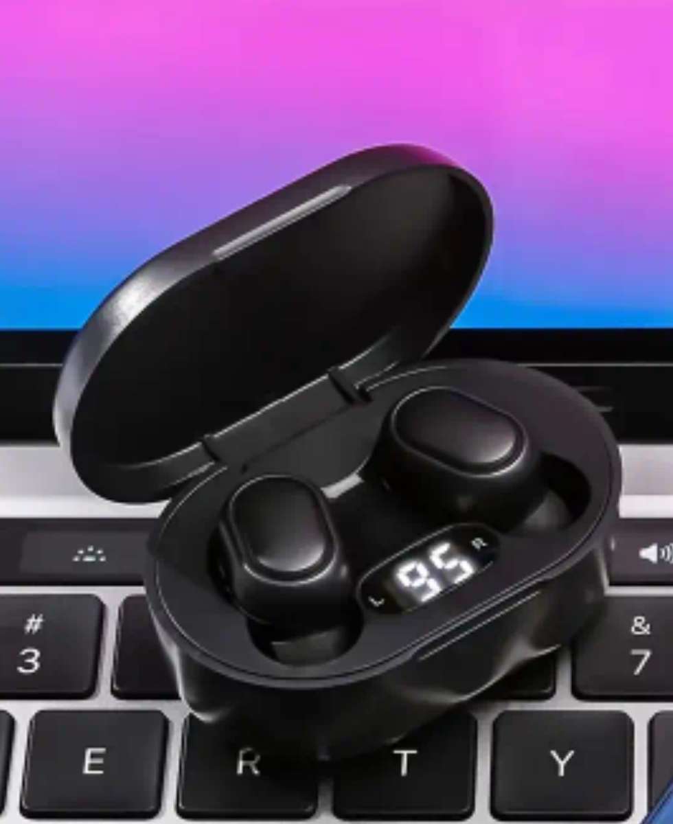 TWS earphones and power bank