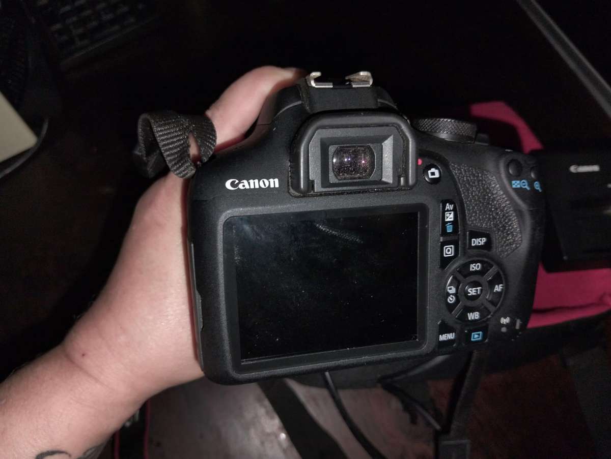 Canon EOS 2000D
