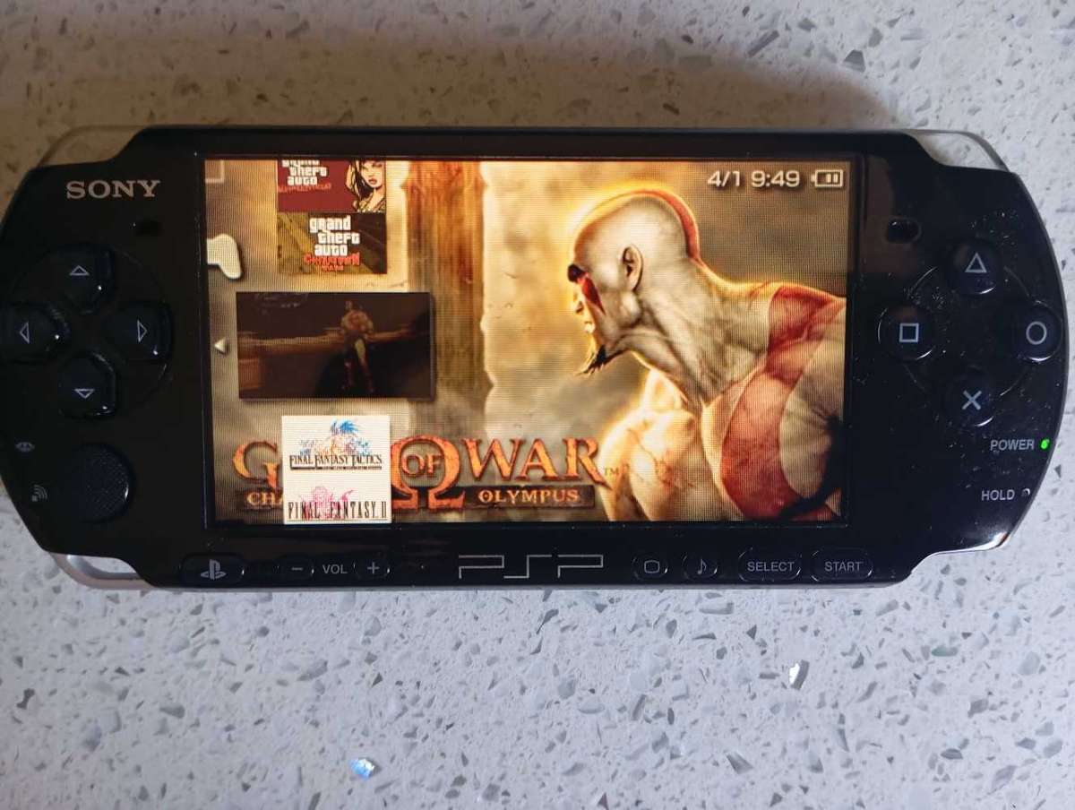 PSP 3004 loaded with over 40 games