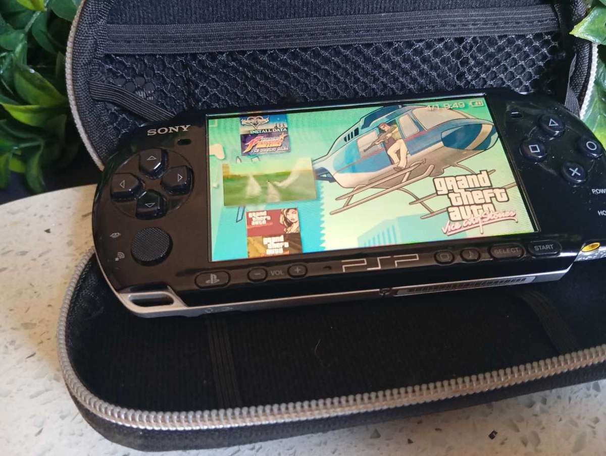 PSP 3004 loaded with over 40 games
