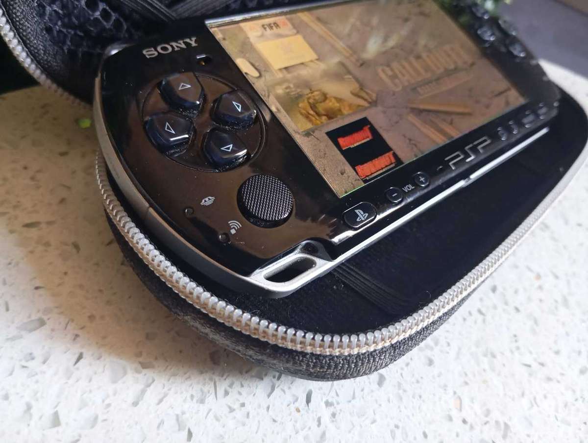 PSP 3004 loaded with over 40 games