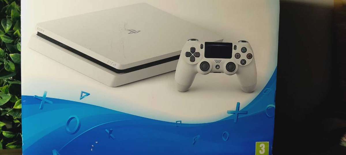 PS4 Limited Edition White 500GB Console with box complete.