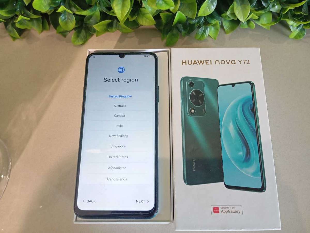 Huawei Nova Y72 Dual Sim  128GB in new like condition