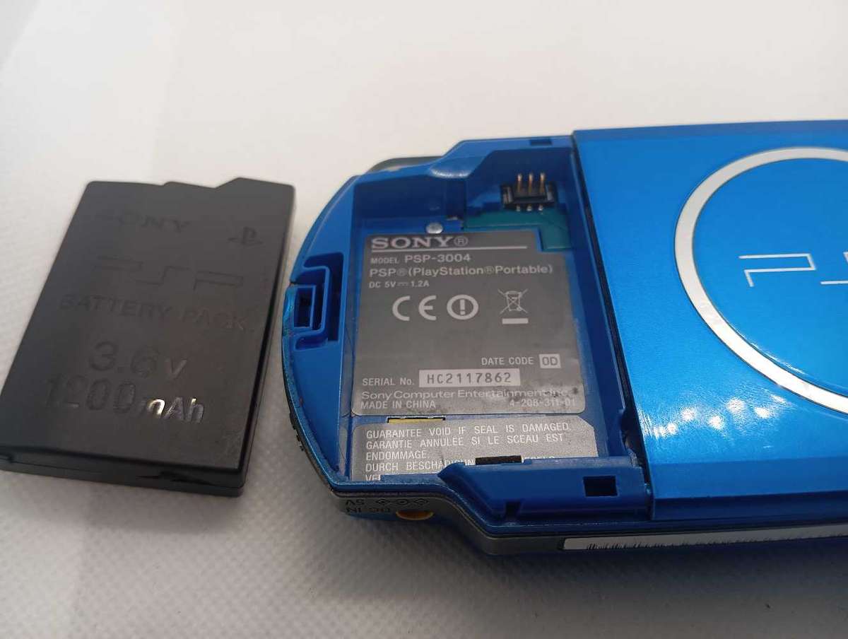 PSP 3004 Limited Edition Blue Loaded with 40+ Games (64GB Memory Card)