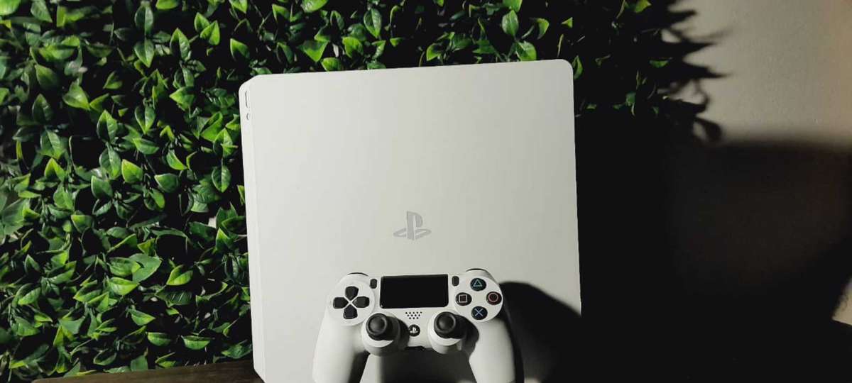 PS4 Limited Edition White 500GB Console with box complete.
