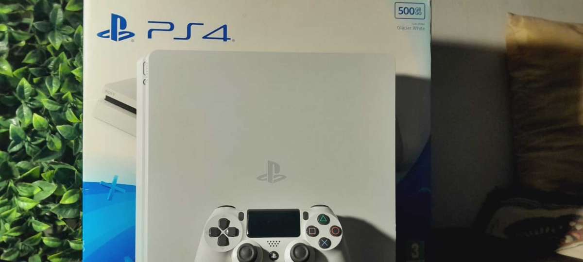PS4 Limited Edition White 500GB Console with box complete.