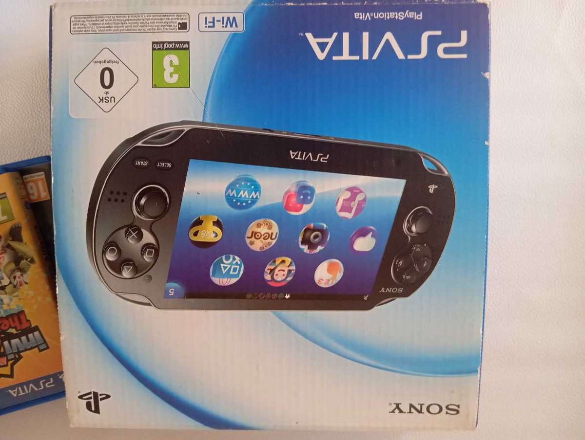 PlayStation Vita 1004  Mint Condition (Complete with Box) Fast shipping