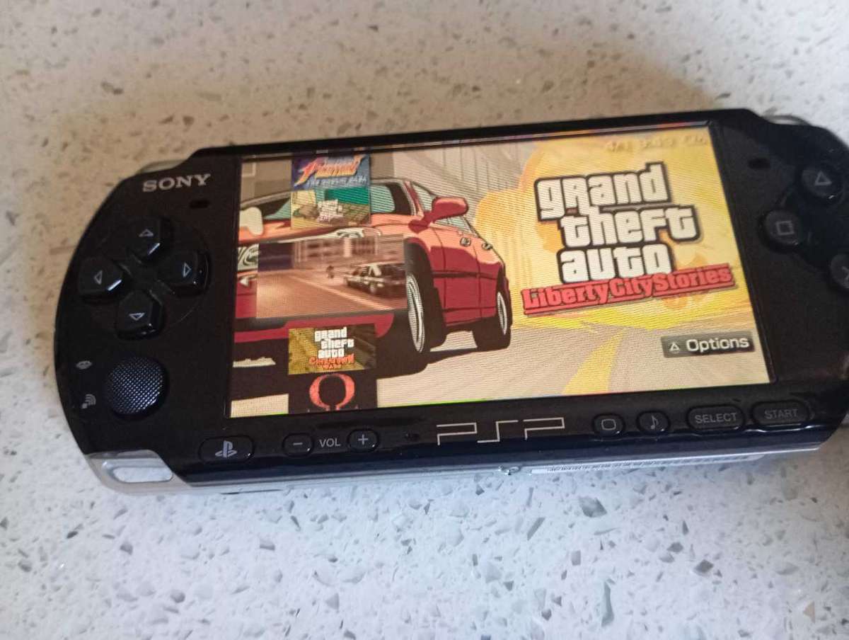 PSP 3004 loaded with over 40 games