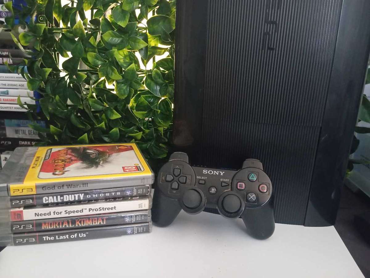 PS3 500GB SUPER SLIM CONSOLE + 5 GAMES VERY GOOD CONDITION FAST SHIPPING