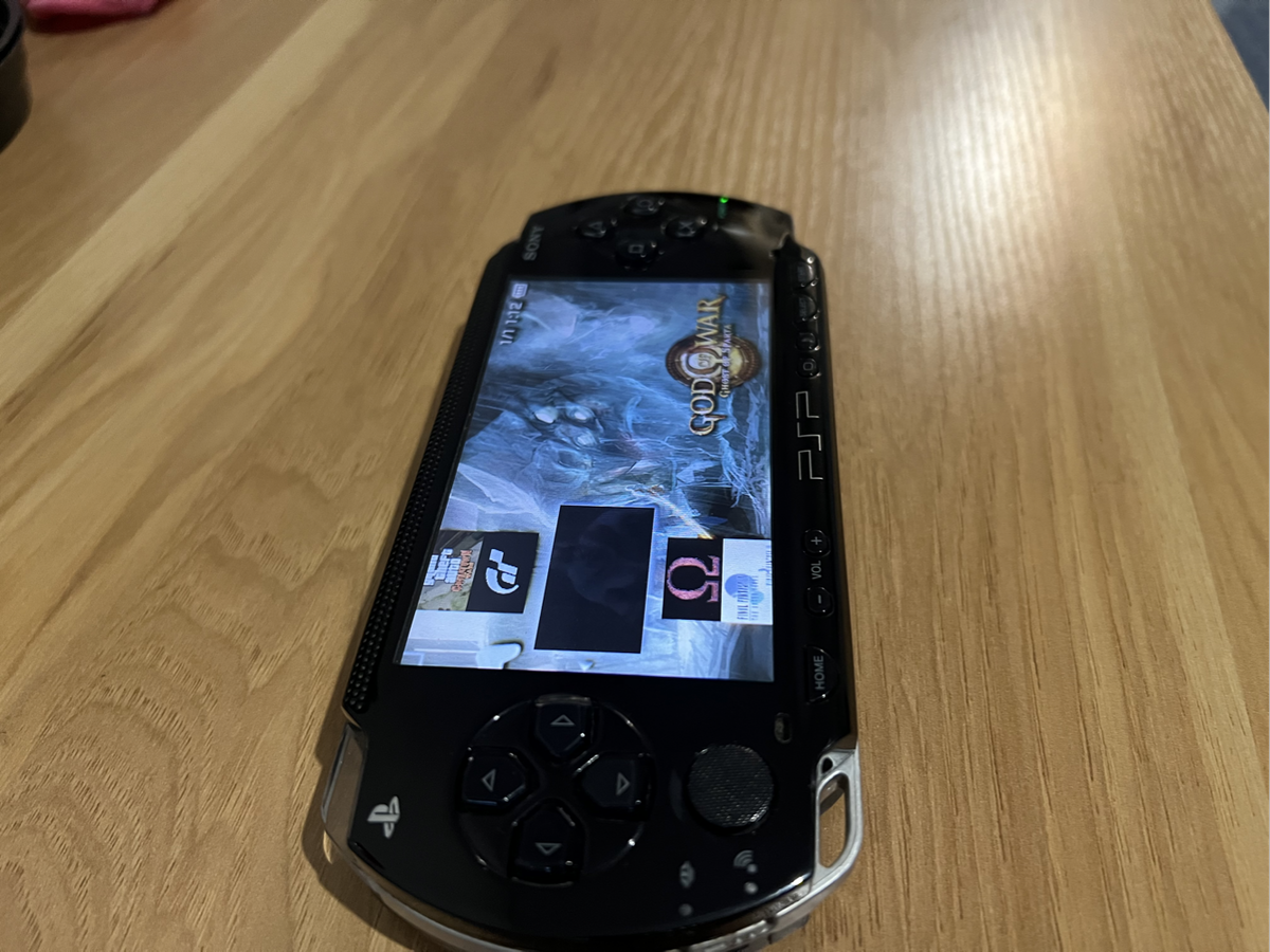 PSP 1004 Loaded with 50 games