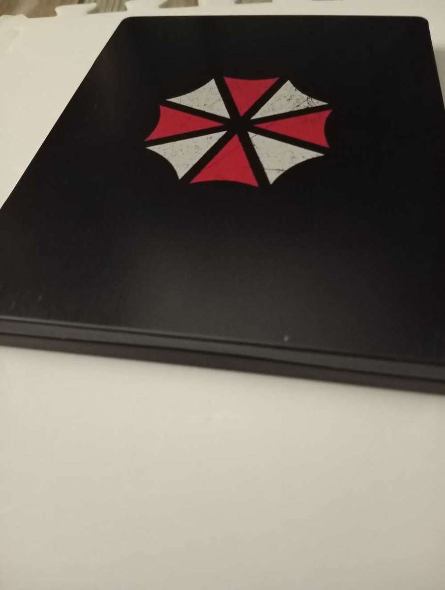 Resident Evil 2 Steelbook Edition (PS4) excellent condition!!