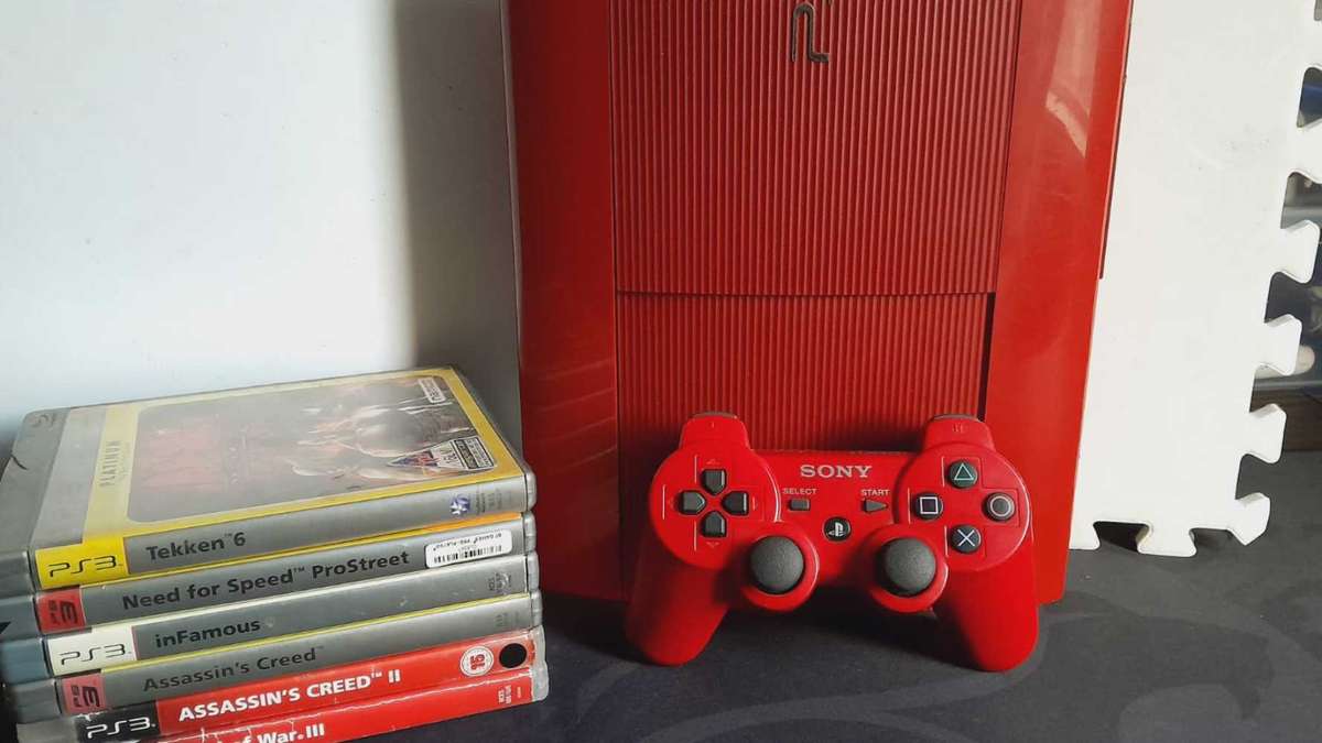 PS3 Red Limited Edition 1TB Excellent Condition + 5 great games