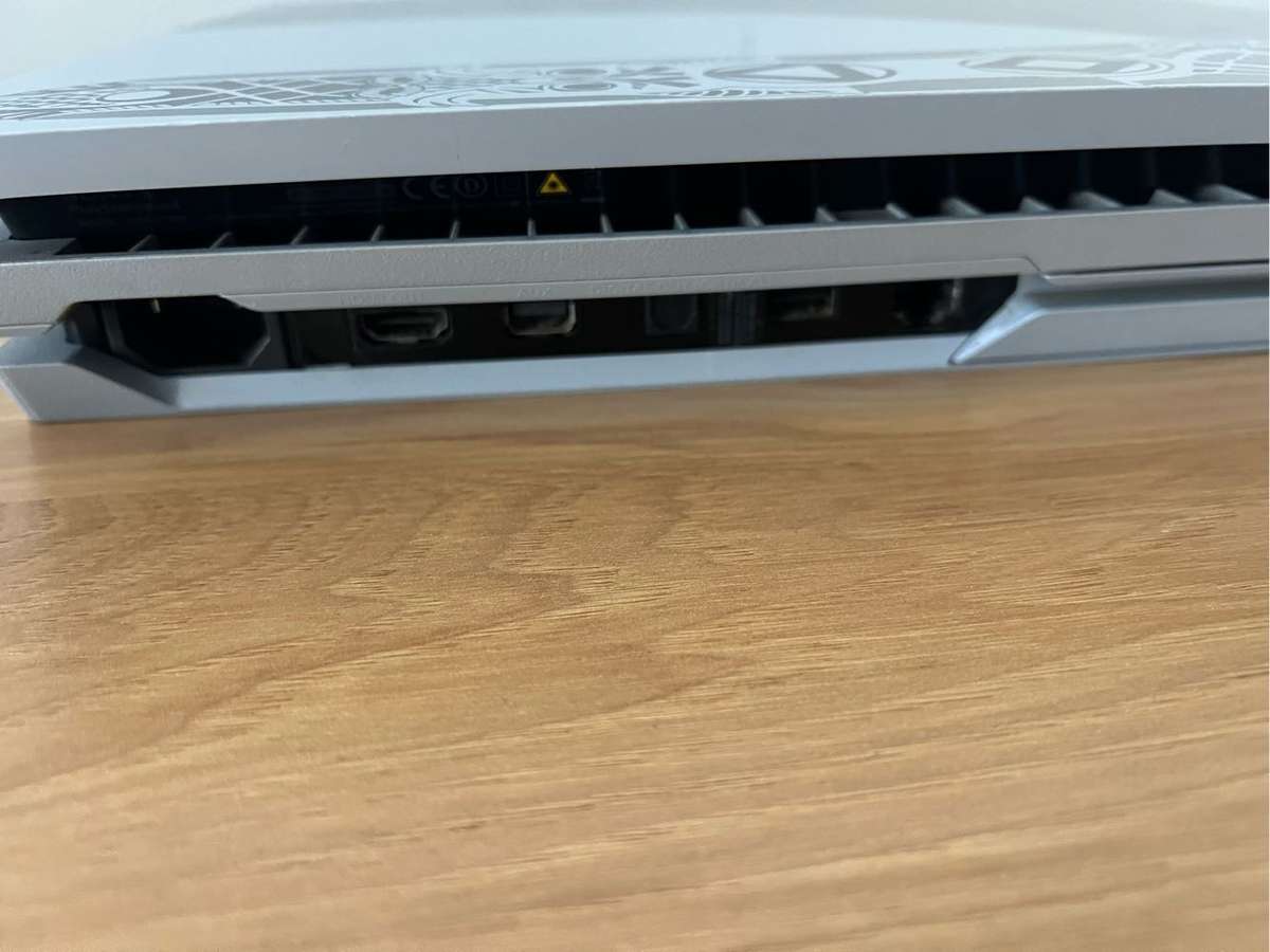 PS4 Pro 1TB  God of War Limited Edition Bundle 2 Games + 2 Controllers