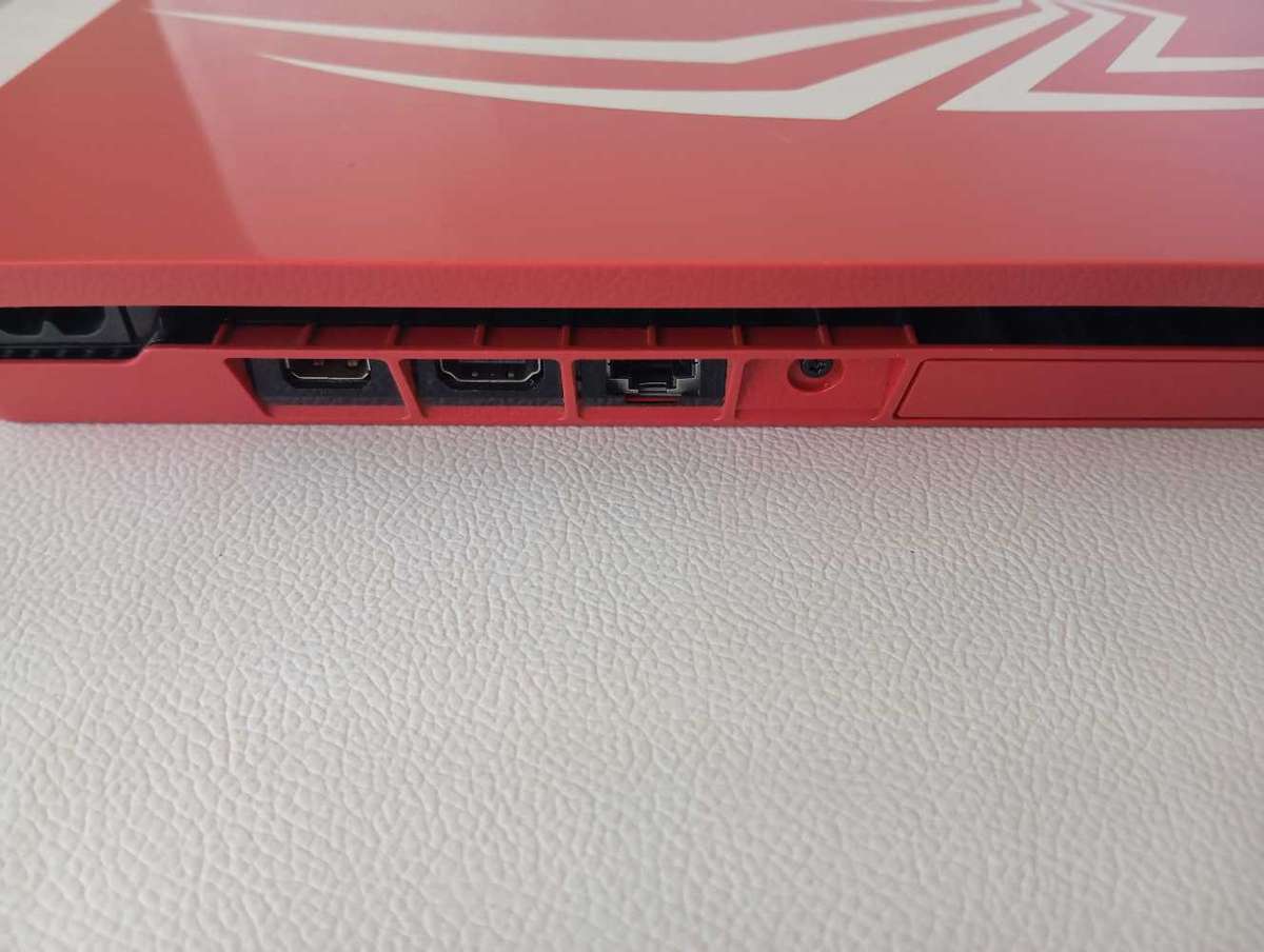PlayStation 4 Slim Spider-Man Limited Edition  1TB + Game! Fast shipping