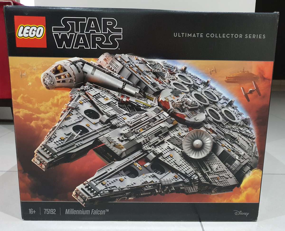 Lego Millennium Falcon - Ultimate Collector Series