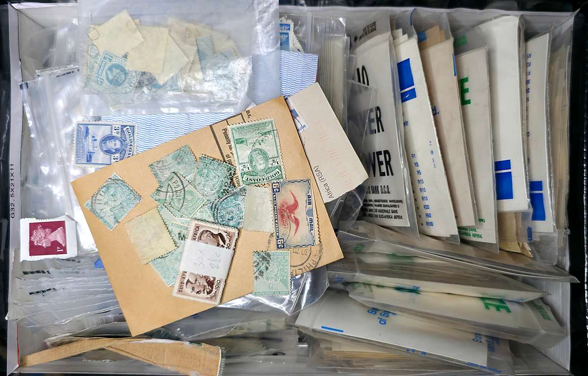 Wunderbox: Shoe Box filled with World Mix - Unchecked with finds possible!