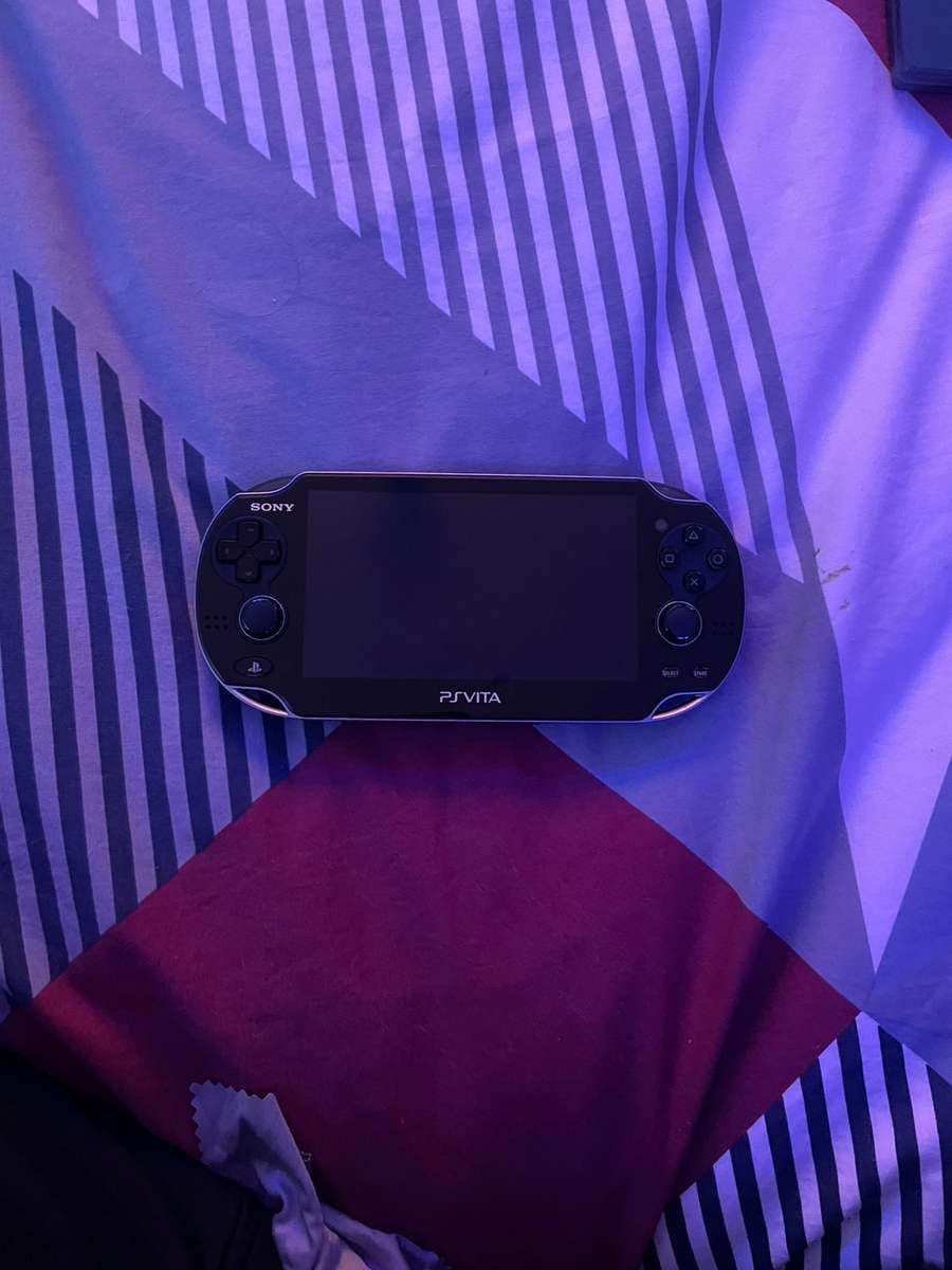 Sony PS VITA PCH-1004