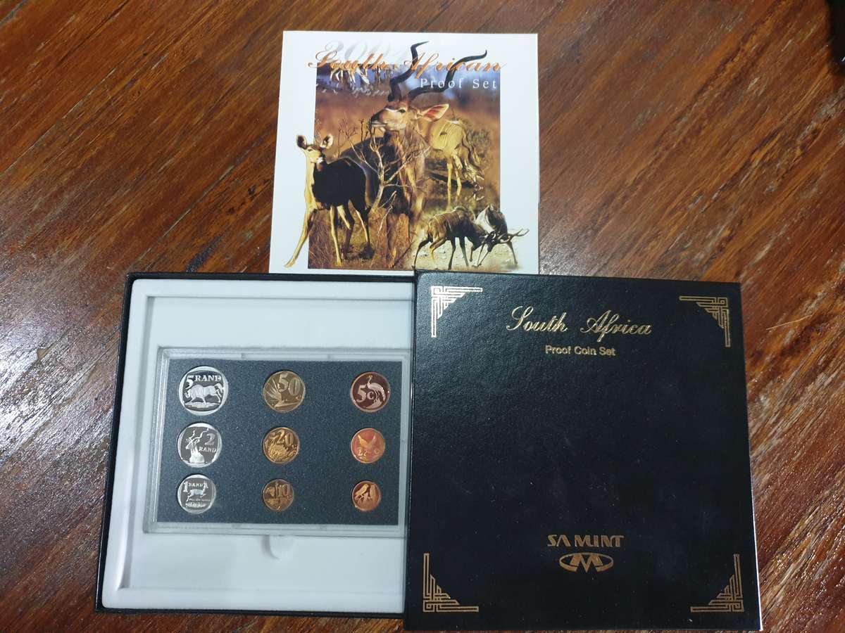 2001 Proof set in Mint box. Low start.