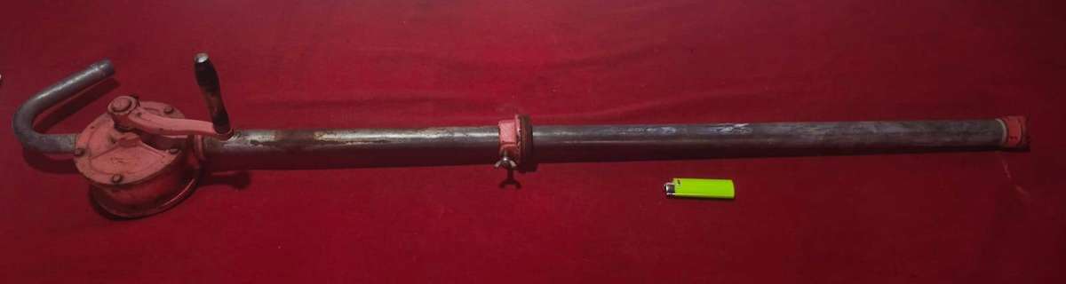 Handpump for drums/barrels 200l