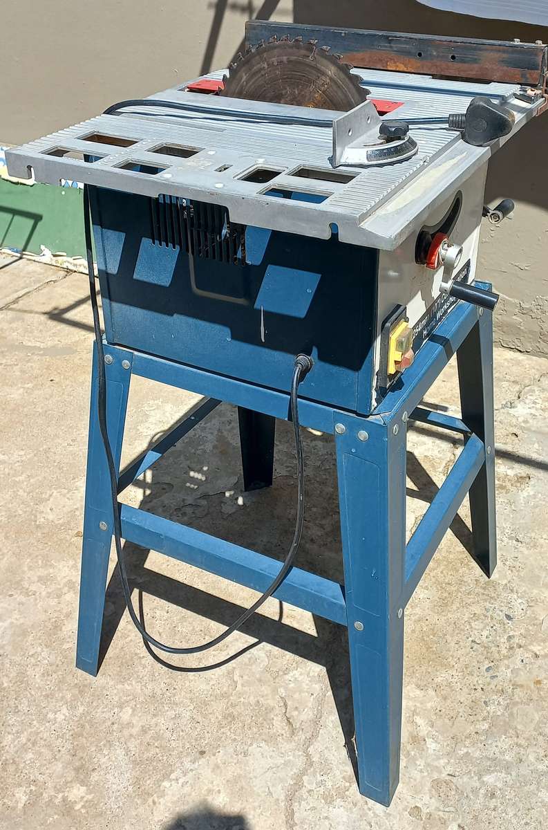 Table saw RYOBI with legs