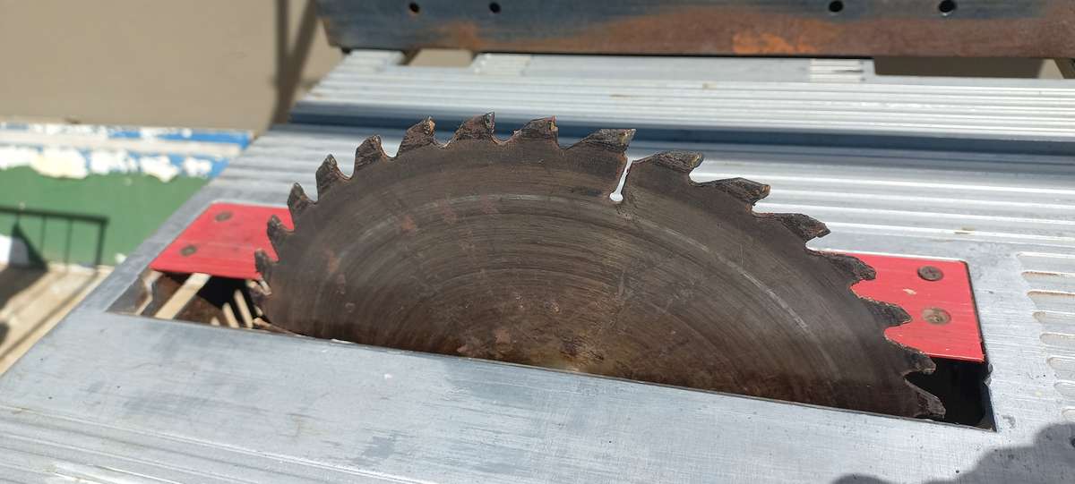 Table saw RYOBI with legs