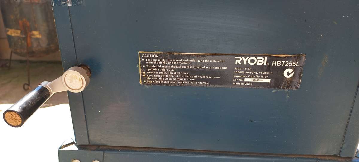 Table saw RYOBI with legs