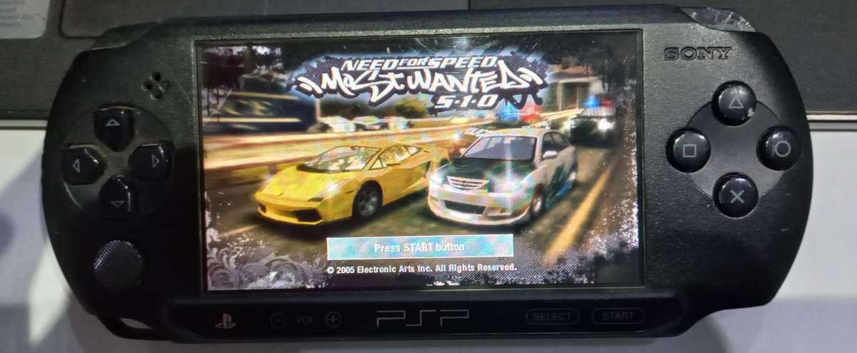 Sony PSP E1004CB Console and games